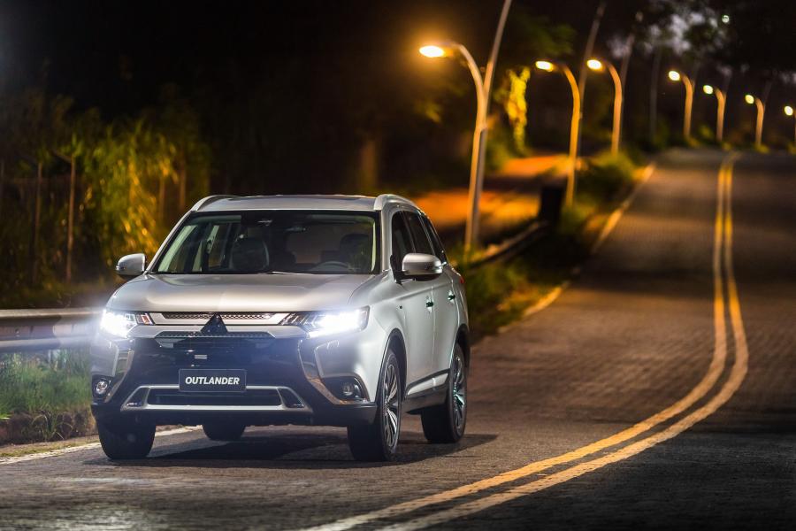  Mitsubishi Outlander HPE-S 2018 года  (LA) (фото 21 из 40)